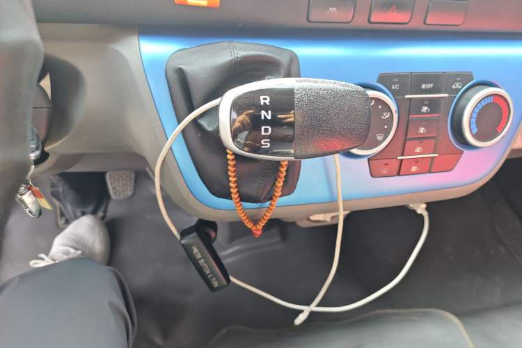 Used Farizon Xingxiang E6 2022 Van with High Roof Equipped with CATL 50.23 kWh Battery Gear Lever