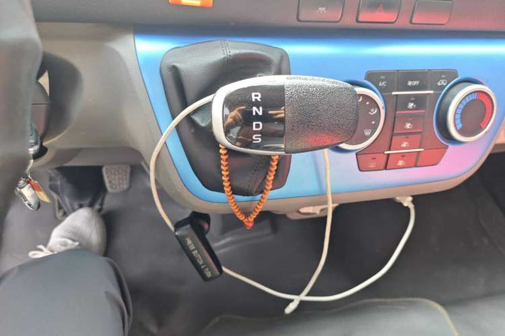 Used Farizon Xingxiang E6 2022 Van with High Roof Equipped with CATL 50.23 kWh Battery Gear Lever