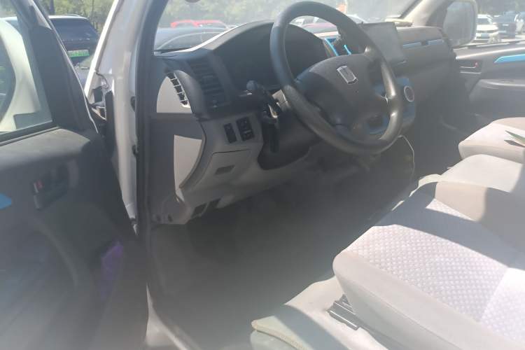 Used Farizon Xingxiang E6 2022 Van with High Roof Equipped with CATL 50.23 kWh Battery Interior 3