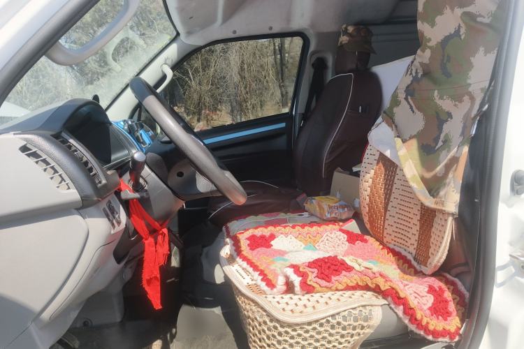 Used Farizon Xingxiang E6 2022 Van with High Roof Equipped with CATL 50.23 kWh Battery Left Front Seat