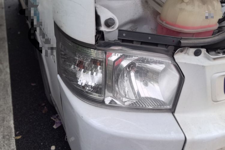 Used Farizon Xingxiang E6 2022 Van-Type Transport Vehicle Low Roof CATL 50.23 kWh Right Front Headlight