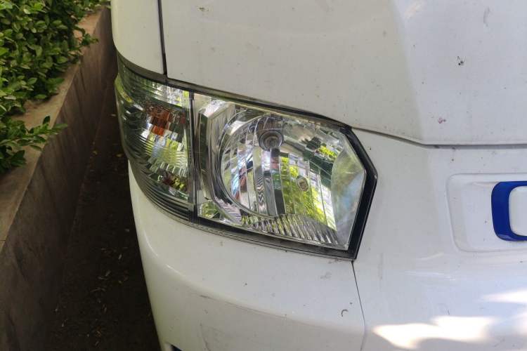 Used Farizon Xingxiang E6 2022 Van-Type Transport Vehicle Low Roof CATL 50.23 kWh Right Front Headlight