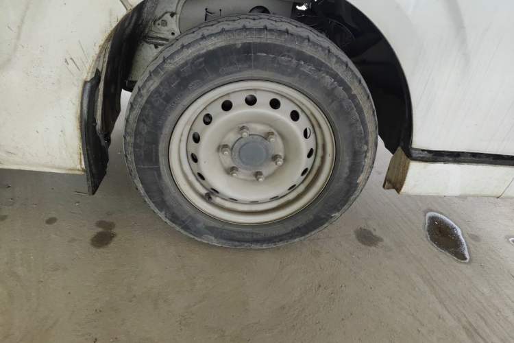 Used Farizon Xingxiang E6 2022 Van-Type Transport Vehicle Low Roof CATL 50.23 kWh Right Front Wheel Hub