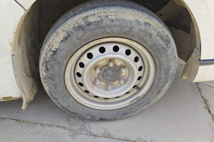 Used Farizon Xingxiang E6 2022 Van with High Roof Equipped with CATL 50.23 kWh Battery Right Front Wheel Hub