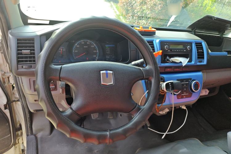 Used Farizon Xingxiang E6 2022 Van with High Roof Equipped with CATL 50.23 kWh Battery Steering Wheel