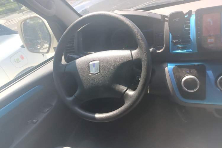 Used Farizon Xingxiang E6 2022 Van with High Roof Equipped with CATL 50.23 kWh Battery Steering Wheel