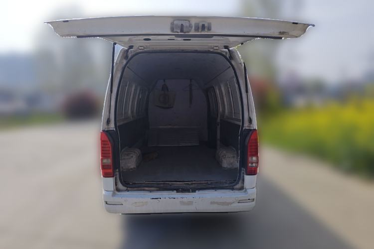 Used Farizon Xingxiang E6 2022 Van with High Roof Equipped with CATL 50.23 kWh Battery Trunk