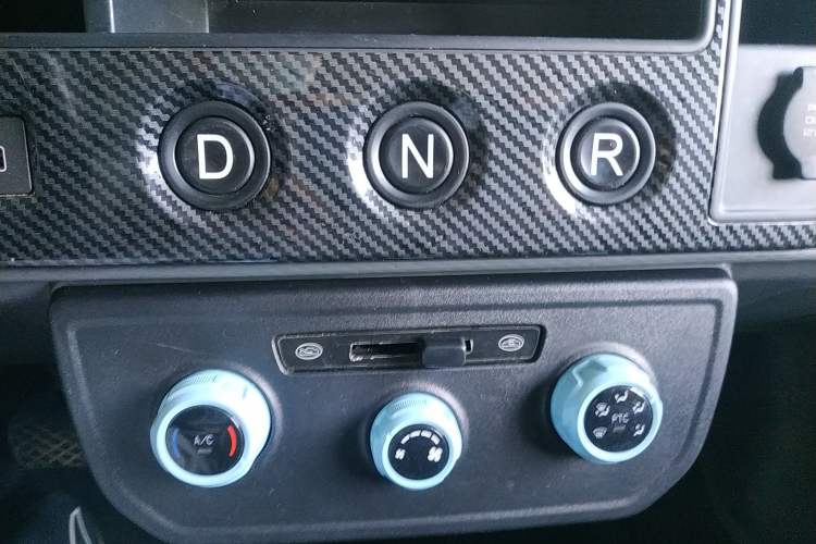 Used Farizon Xingxiang F1E 2023 Flatbed Truck Remote Smart Chip 46.08 kWh Gear Lever