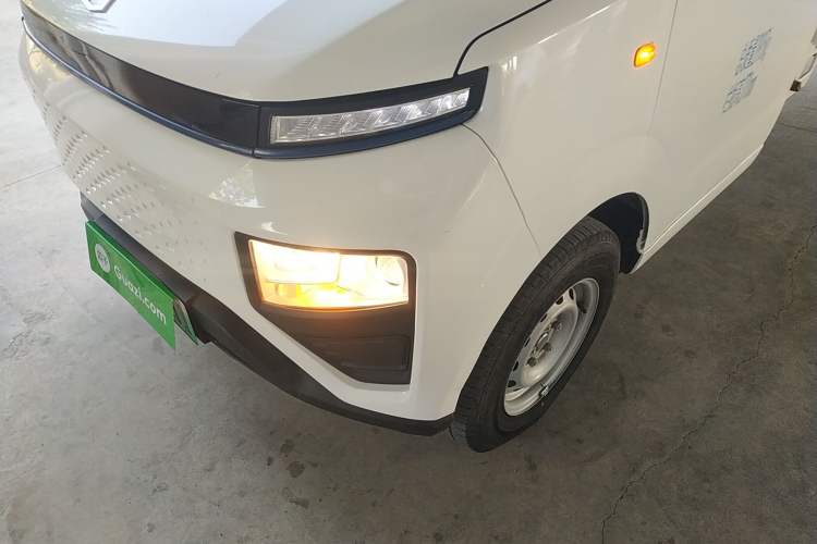 Used Farizon Xingxiang F1E 2023 Flatbed Truck Remote Smart Chip 46.08 kWh Left Front Headlight