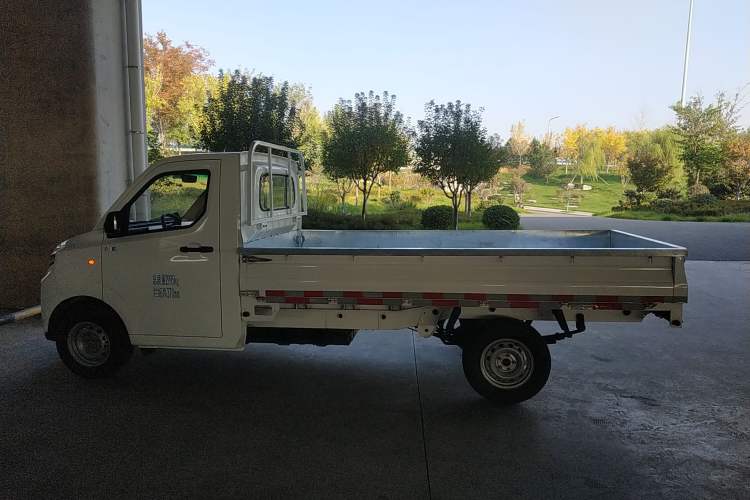 Used Farizon Xingxiang F1E 2023 Flatbed Truck Remote Smart Chip 46.08 kWh Left Side