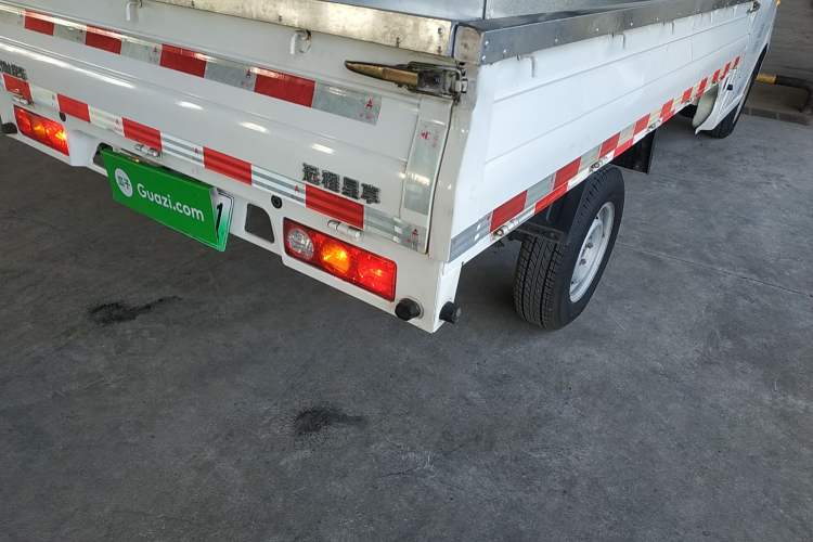 Used Farizon Xingxiang F1E 2023 Flatbed Truck Remote Smart Chip 46.08 kWh Right Rear Taillight