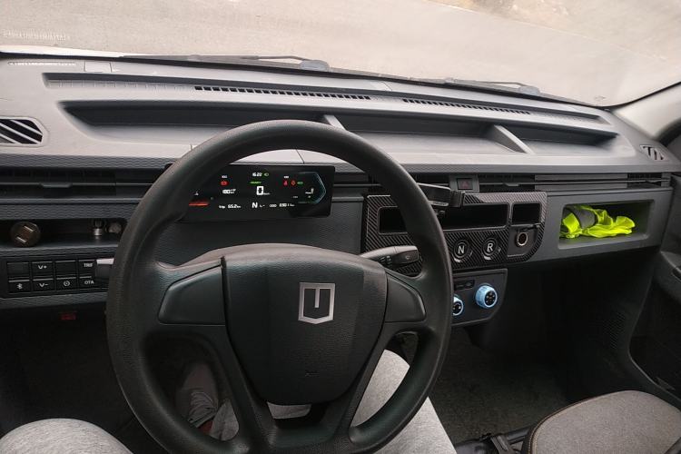 Used Farizon Xingxiang F1E 2023 Flatbed Truck EVE 41.86 kWh Interior 2