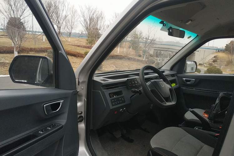 Used Farizon Xingxiang F1E 2023 Flatbed Truck EVE 41.86 kWh Interior 3