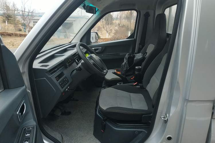 Used Farizon Xingxiang F1E 2023 Flatbed Truck EVE 41.86 kWh Left Front Seat