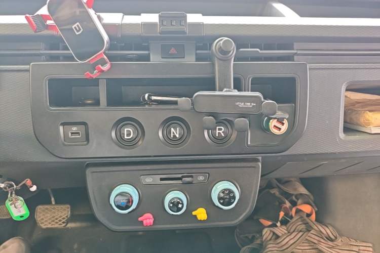Used Farizon Xingxiang F1E 2023 Flatbed Truck Remote Smart Chip 46.08 kWh Audio And AC Panel