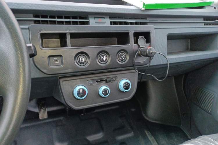 Used Farizon Xingxiang F1E 2023 Flatbed Truck Remote Smart Chip 46.08 kWh Audio And AC Panel