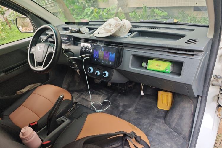 Used Farizon Xingxiang F1E 2023 Van EVE 41.86 kWh Center Console