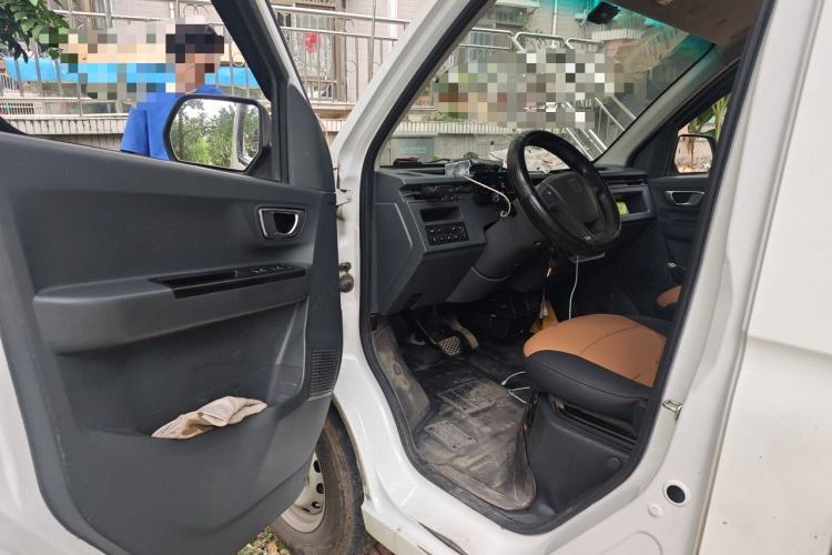 Used Farizon Xingxiang F1E 2023 Van EVE 41.86 kWh Driver Seat