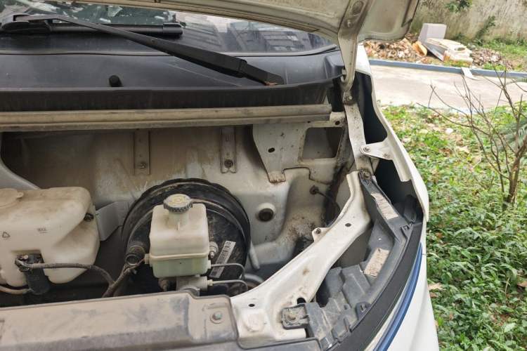 Used Farizon Xingxiang F1E 2023 Van EVE 41.86 kWh Engine Bay Left