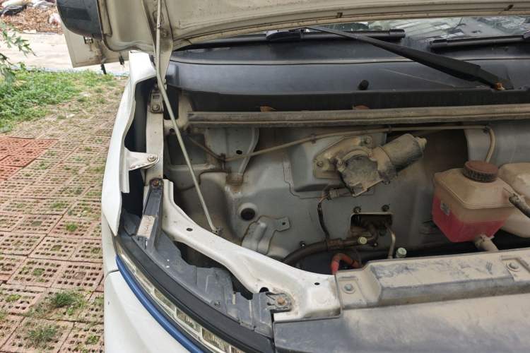 Used Farizon Xingxiang F1E 2023 Van EVE 41.86 kWh Engine Bay Right