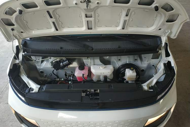Used Farizon Xingxiang F1E 2023 Evesight Cargo Van with 41.86 kWh Engine Bay
