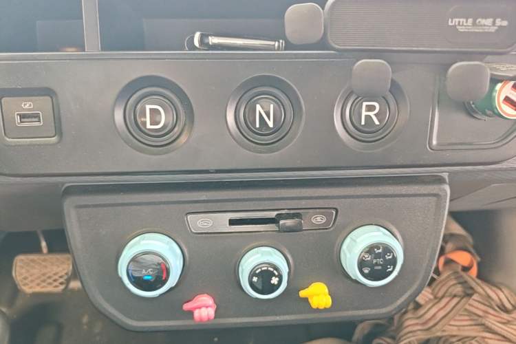 Used Farizon Xingxiang F1E 2023 Flatbed Truck Remote Smart Chip 46.08 kWh Gear Lever