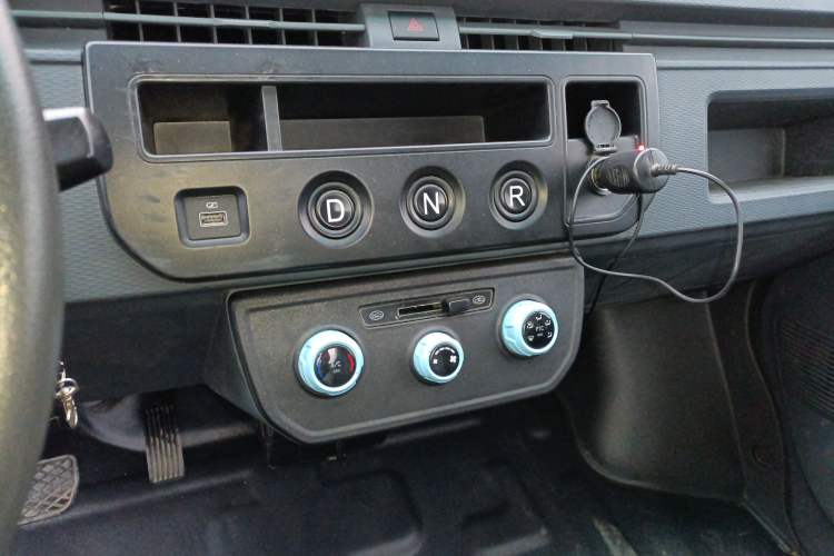 Used Farizon Xingxiang F1E 2023 Flatbed Truck Remote Smart Chip 46.08 kWh Gear Lever