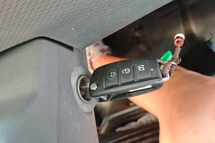 Used Farizon Xingxiang F1E 2023 Flatbed Truck Remote Smart Chip 46.08 kWh Interior 1