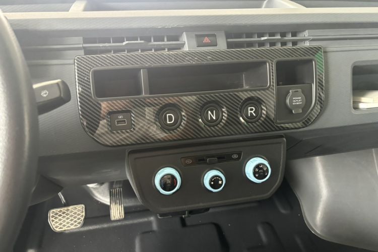 Used Farizon Xingxiang F1E 2023 Evesight Cargo Van with 41.86 kWh Interior 2
