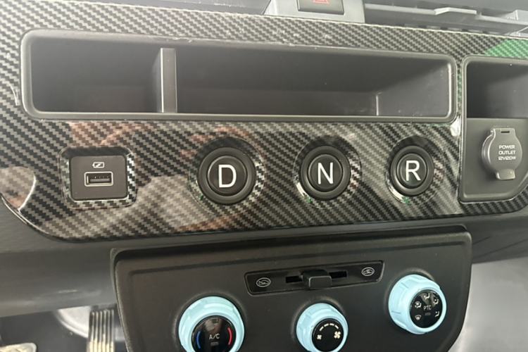 Used Farizon Xingxiang F1E 2023 Evesight Cargo Van with 41.86 kWh Interior 3