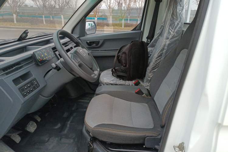 Used Farizon Xingxiang F1E 2023 Flatbed Truck Remote Smart Chip 46.08 kWh Interior 4