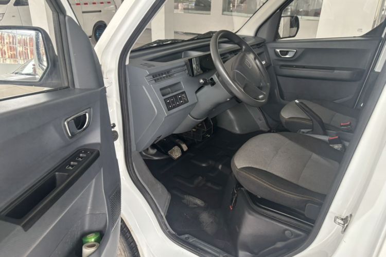 Used Farizon Xingxiang F1E 2023 Evesight Cargo Van with 41.86 kWh Interior 6
