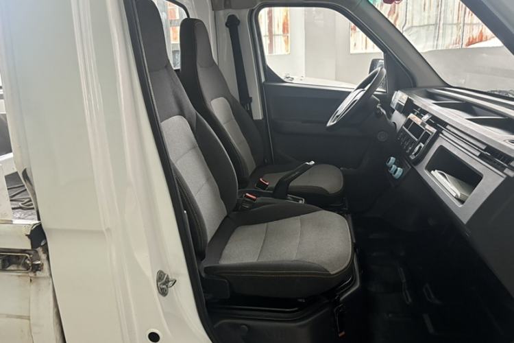 Used Farizon Xingxiang F1E 2023 Evesight Cargo Van with 41.86 kWh Interior 9