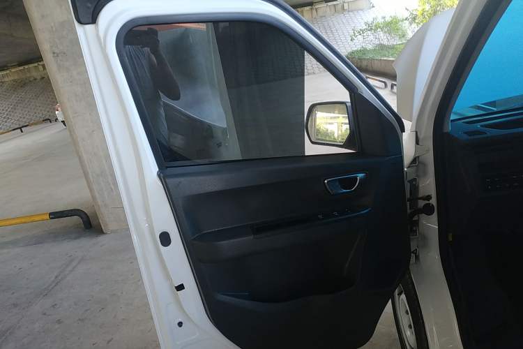 Used Farizon Xingxiang F1E 2023 Evesight Cargo Van with 41.86 kWh Left Front Door Interior
