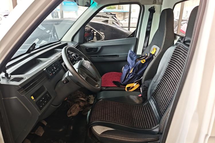Used Farizon Xingxiang F1E 2023 Flatbed Truck Remote Smart Chip 46.08 kWh Left Front Seat