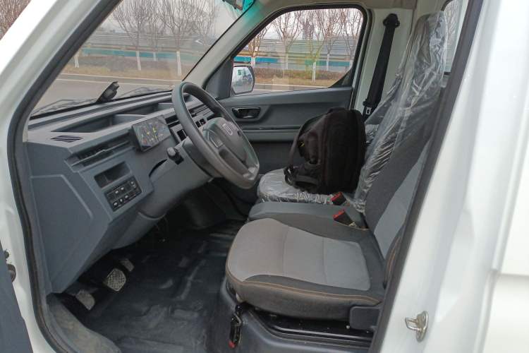Used Farizon Xingxiang F1E 2023 Flatbed Truck Remote Smart Chip 46.08 kWh Left Front Seat
