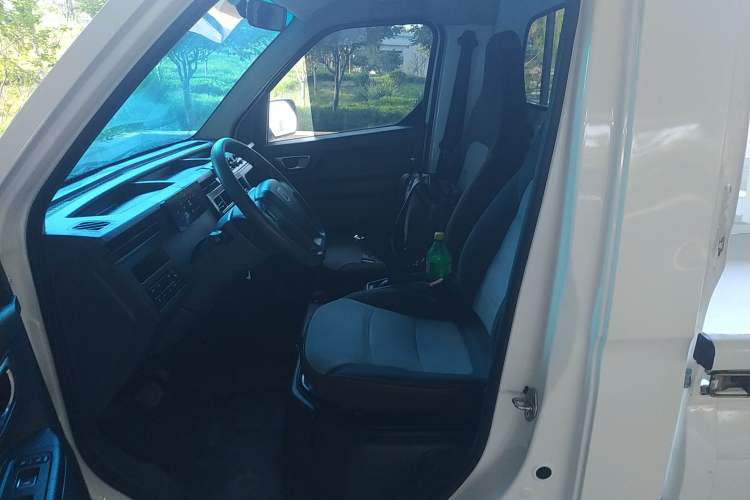Used Farizon Xingxiang F1E 2023 Evesight Cargo Van with 41.86 kWh Left Front Seat