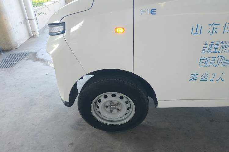 Used Farizon Xingxiang F1E 2023 Evesight Cargo Van with 41.86 kWh Left Front Wheel Hub