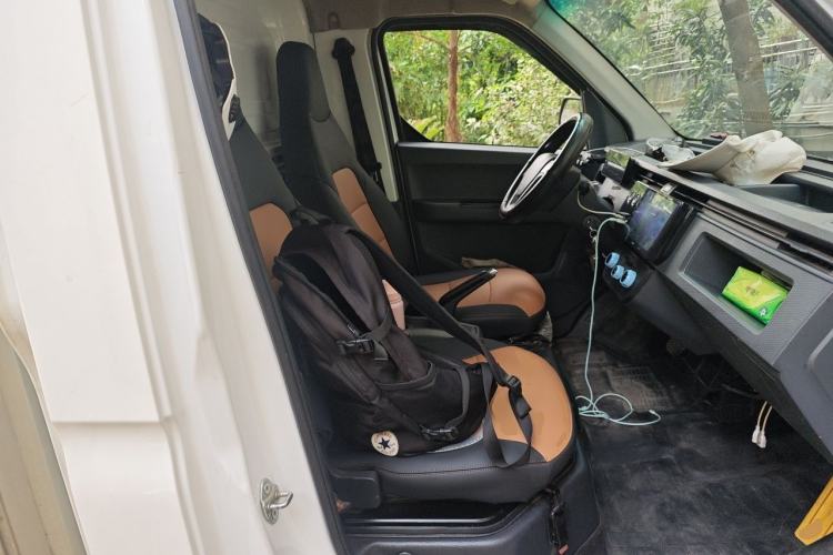 Used Farizon Xingxiang F1E 2023 Van EVE 41.86 kWh Left Rear Seat