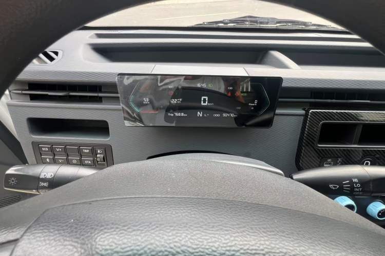 Used Farizon Xingxiang F1E 2023 Evesight Cargo Van with 41.86 kWh Odometer Close Up