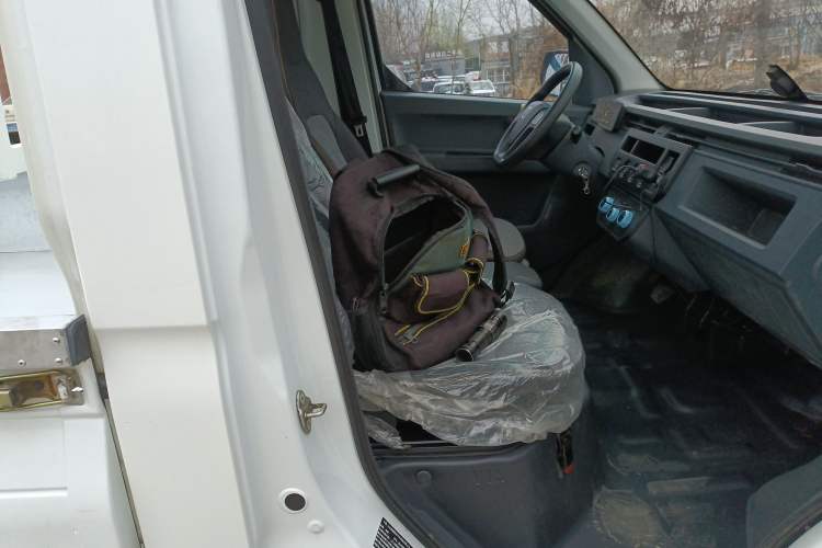 Used Farizon Xingxiang F1E 2023 Flatbed Truck Remote Smart Chip 46.08 kWh Right Front Seat