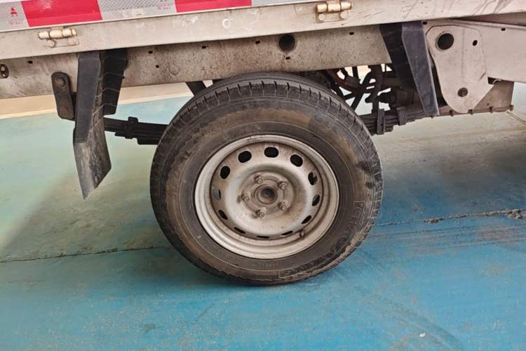 Used Farizon Xingxiang F1E 2023 Flatbed Truck Remote Smart Chip 46.08 kWh Right Rear Wheel Hub