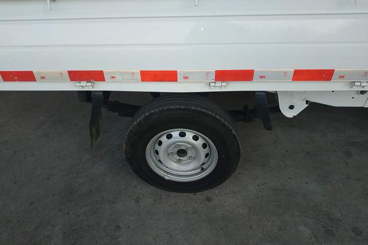 Used Farizon Xingxiang F1E 2023 Evesight Cargo Van with 41.86 kWh Right Rear Wheel Hub