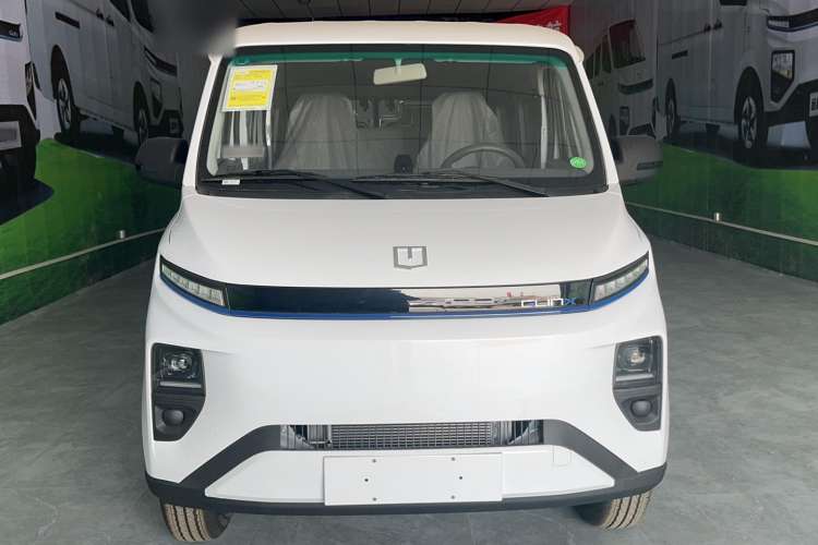 Used Farizon Xingxiang V 2023 V6E PLUS Guoxuan High-Tech 41.93 kWh Value Edition Exterior 1