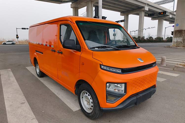 Used Farizon Xingxiang V 2022 Star Enjoy V6E Deluxe Edition Long Wheelbase Guoxuan 38.7 kWh Front Right 45 Deg