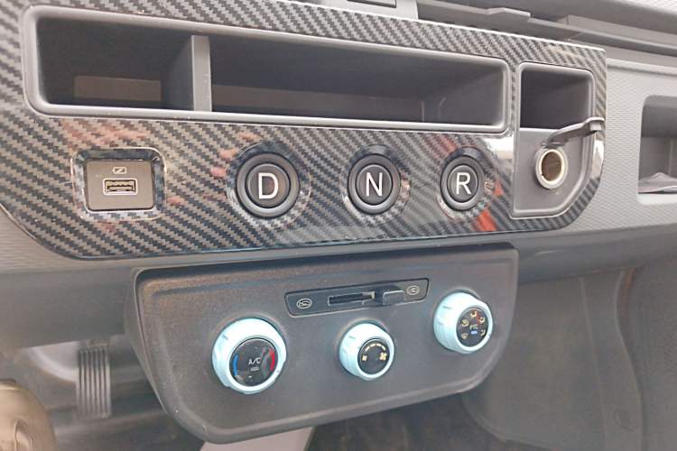 Used Farizon Xingxiang V 2022 Star Enjoy V6E Deluxe Edition Long Wheelbase Guoxuan 38.7 kWh Gear Lever