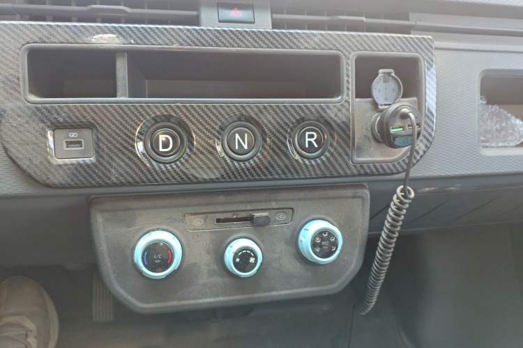 Used Farizon Xingxiang V 2022 Star Enjoy V5E Value Edition Short Wheelbase Guoxuan 38.7 kWh Audio And AC Panel