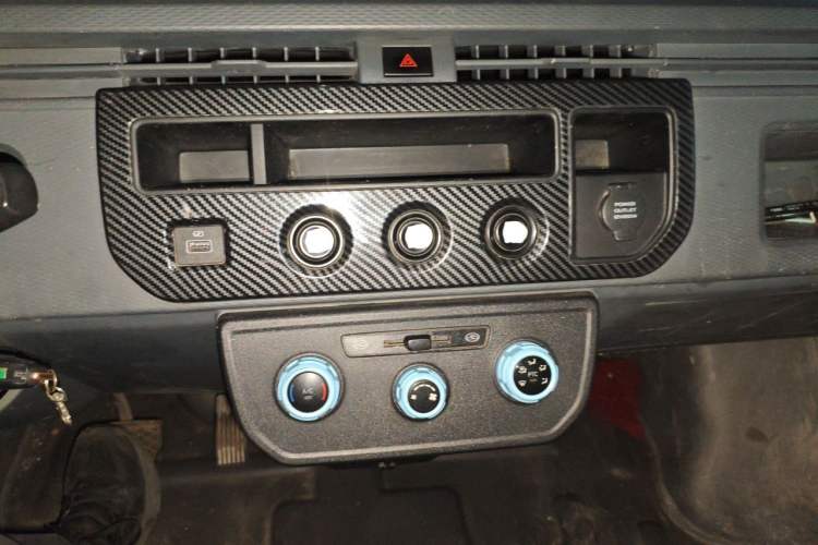 Used Farizon Xingxiang V 2022 Star Enjoy V6E Value Edition Long Wheelbase Ningde – 38.64 kWh Audio And AC Panel