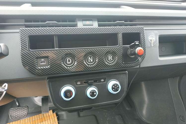 Used Farizon Xingxiang V 2022 Star Enjoy V5E Value Edition Short Wheelbase Guoxuan 38.7 kWh Audio And AC Panel