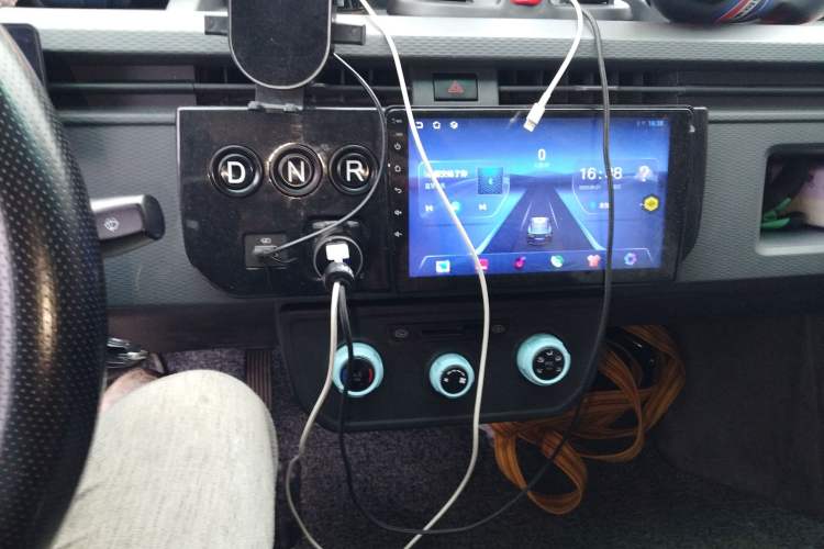 Used Farizon Xingxiang V 2022 Xingxiang V6E Long Wheelbase Guoxuan 41.93 kWh Audio And AC Panel